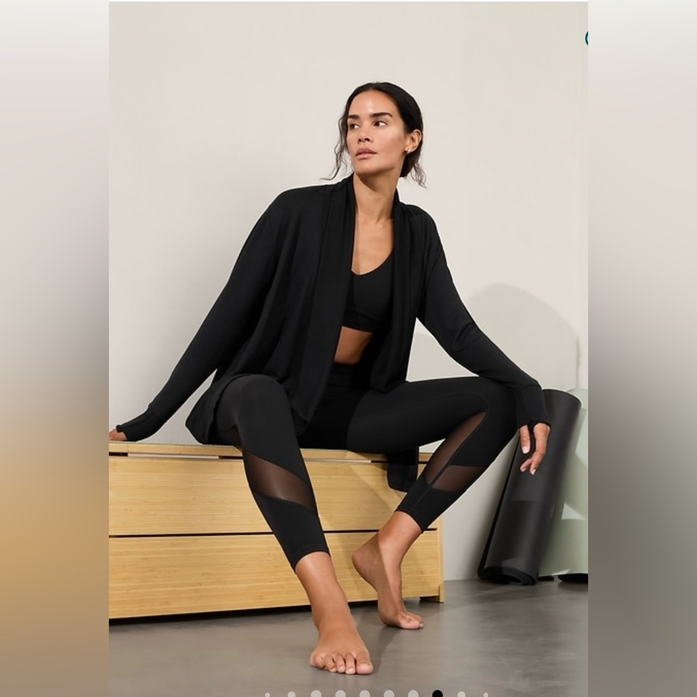 NWT-Athleta Black Restore Pranayama Wrap, Extra Small Petite